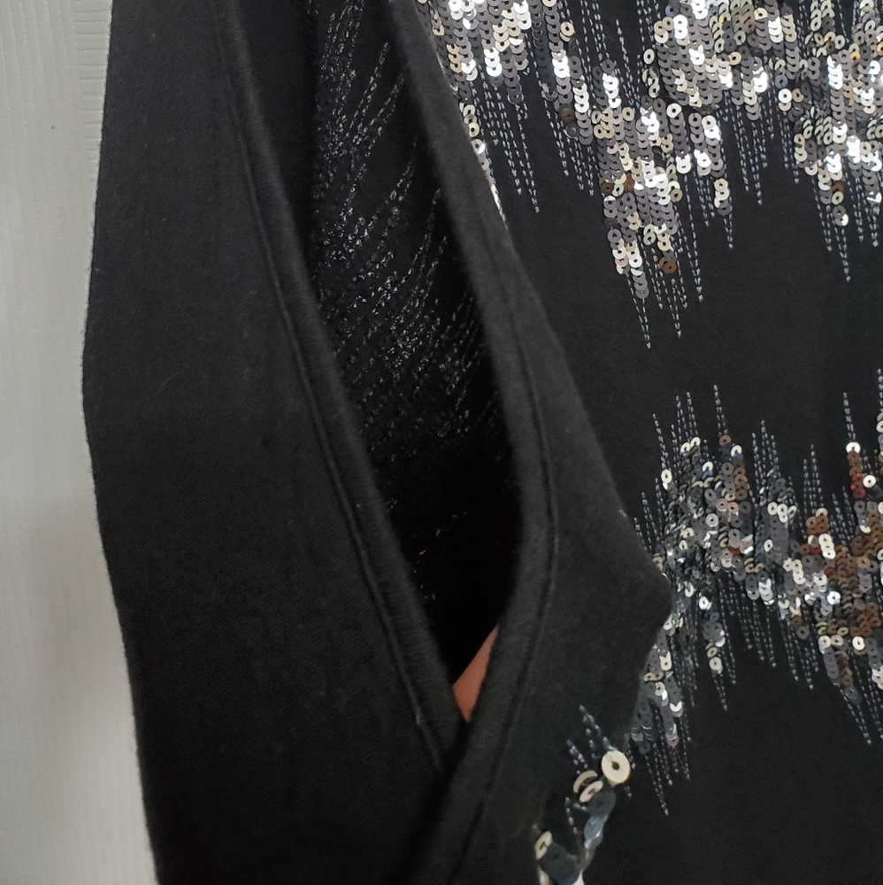 Black 3/4 sleeve shirt with silver detail - Picture 4 of 4